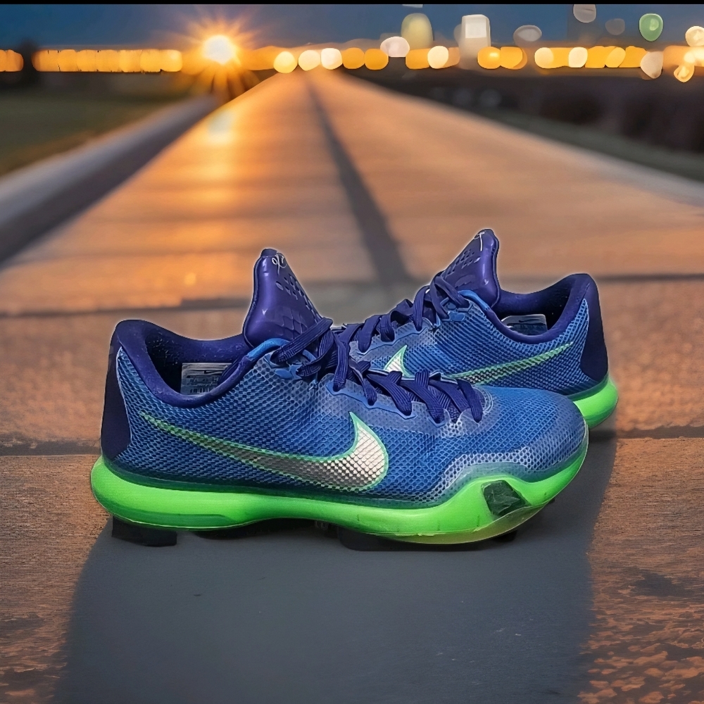 Nike Kobe 10 'Emerald City' Size 10.5 Men. Flaws are shown up close in the last